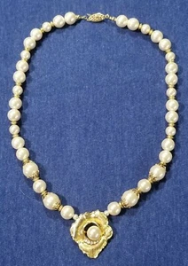 Vintage Pearl Beaded Necklace with Gold Pendant and with gold/pearl in middle - Picture 1 of 4