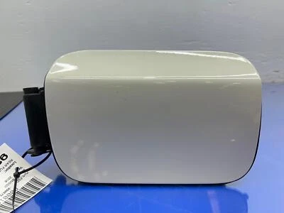 2011 - 2016 宝马 550I 后燃料箱门带房屋口袋 | 阿尔派白色 (300) — 第 1/4 张图片