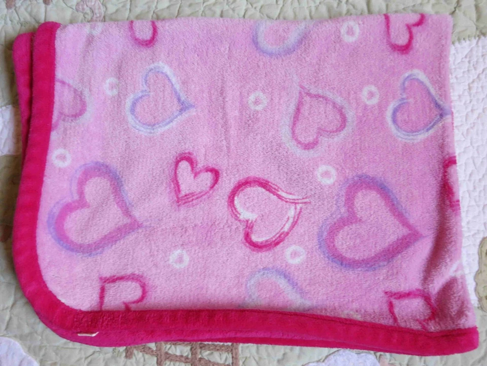 Manta bebé niña felpa poliéster rosa púrpura corazones callejón para bebés usada en excelente estado Foto 1 de 3