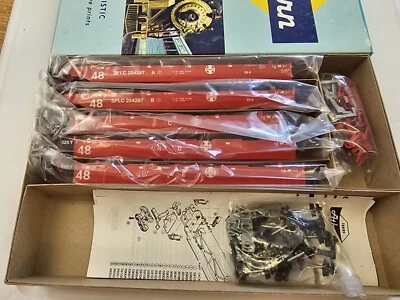 HO Athearn 5918  Santa Fe  Gunderson Maxi-III 5-Unit Well Car Kit - Image 1 of 2