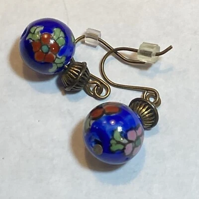 PENDIENTES CHINOS PINTADOS A MANO FLORES PORCELANA AZUL COBALTO ROSA ÓXIDO PERFORADOS Foto 1 de 4