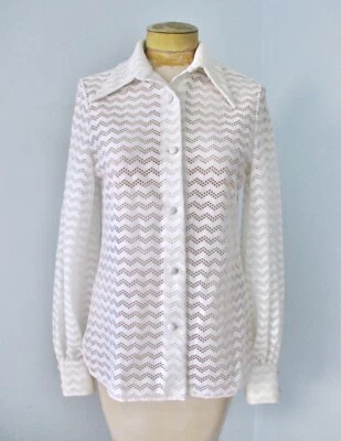 Blusa De Colección Años 60 70 Blanca ZigZag Ojales Encaje Rayas Top Puff Slvs Cuello Daga M Foto 1 de 4
