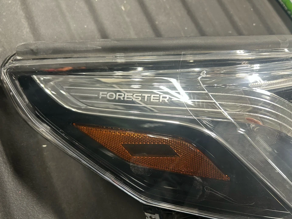 2022 2024 SUBARU FORESTER HEADLIGHT OEM 右乘客侧 LED 带 DRL 铬 — 第 1/4 张图片