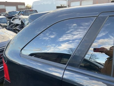 Cuarto de vidrio usado para: Ford Edge 2014 privacidad tinte negro moldura derecha Foto 1 de 4