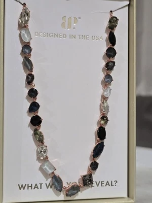 Caramelo joya navideña Bomb Party "Delicious Gems" 2025 - corbata negra crepúsculo en RG  Foto 1 de 4