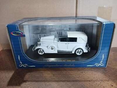 Cadillac Town Car 1933 Signature Models escala 1:32 diecast blanco nuevo  Foto 1 de 4
