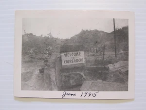 ORIGINAL WW2 PHOTOGRAPH: SIGN SAYS WELCOME TO CORREGIDOR. JUNE 1945 - Picture 1 of 2
