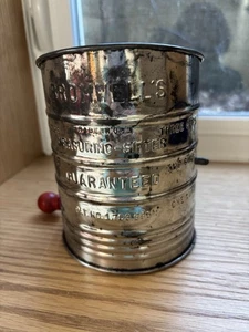 Antiguo tamiz de harina de manivela manual de 3 tazas Bromwell de 1930 con perilla de madera roja - Imagen 1 de 7