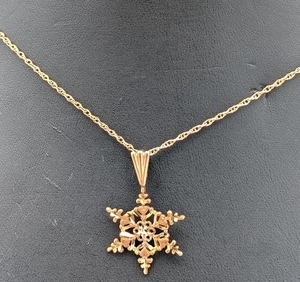 14k Yellow Gold Diamond Cut Snowflake on 18" Cable Chain ~ 1.9g - Picture 1 of 8