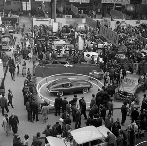 The new Jaguar E type 1961 Advertising Motor Show Car Old Photo 1 - Bild 1 von 1