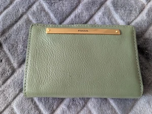 Vintage Fossil Wallet Green Leather Metal Plate Logo 14cm Long (T4) - Picture 1 of 6