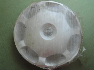 VOLVO New NOS 15" WHEEL COVER Part # 274380 / 9157510 Volvo S60 S70 S80 - Picture 1 of 6