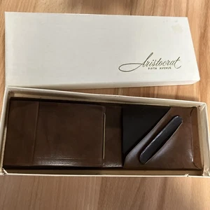 Vintage Aristocrat Fifth Avenue Brown Leather Wallet NEW with BOX - Picture 1 of 10