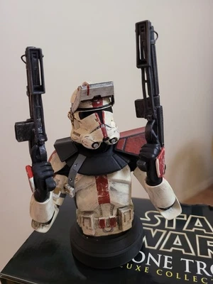 PROMO RARO PERSONALIZADO Star Wars Gentle Giant CMDR DEVISS CLONE TROOPER DELUXE Busto Foto 1 de 4
