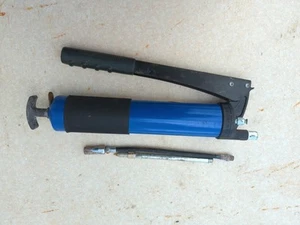 Grease Gun With Two Connectors New Old Stock , Chinese - Picture 1 of 2