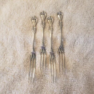 OLD COLONIAL by TOWLE sterling silver set 4 STRAWBERRY FORKS back mono 5 1/8" - Picture 1 of 14
