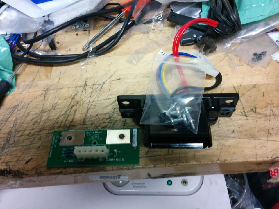 Apc Ups 650-410c Rev 4 Pcb Board w/ Connector 870-6609 with 4 Screws. - Image 1 of 4