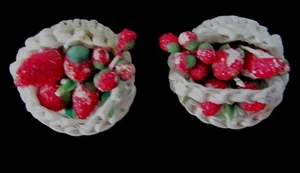 Entzückende Korb mit Erdbeeren Clip Ohrringe 60er Jahre - Bild 1 von 4