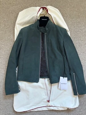 Chaqueta de motociclista Salvatore Ferragamo de cuero de becerro de gamuza verde IT38 £4900 Foto 1 de 4