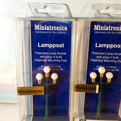 Miniatronics HO Triple Bulb Street Lamps, P Pkgs, 1 Lamp Ea NEW - Image 1 of 2