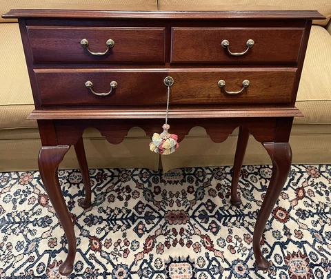 Hickory Chair Mahogany Queen Anne James River Plantation Silver Chest Cover