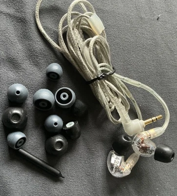 Shure SE425 Sound Isolating In Ear Monitors Earphones IEM Wired - Clear - Image 1 of 2