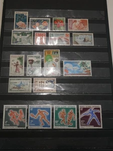 NOUVELLE CALEDONIE LOT 18 TIMBRES NEUFS** DE 1958 A 63. BONNE COTE - Picture 1 of 1