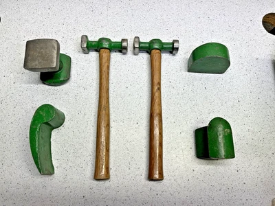 Juego de martillos y muñecos de carrocería automática usados, pintados en verde Foto 1 de 4