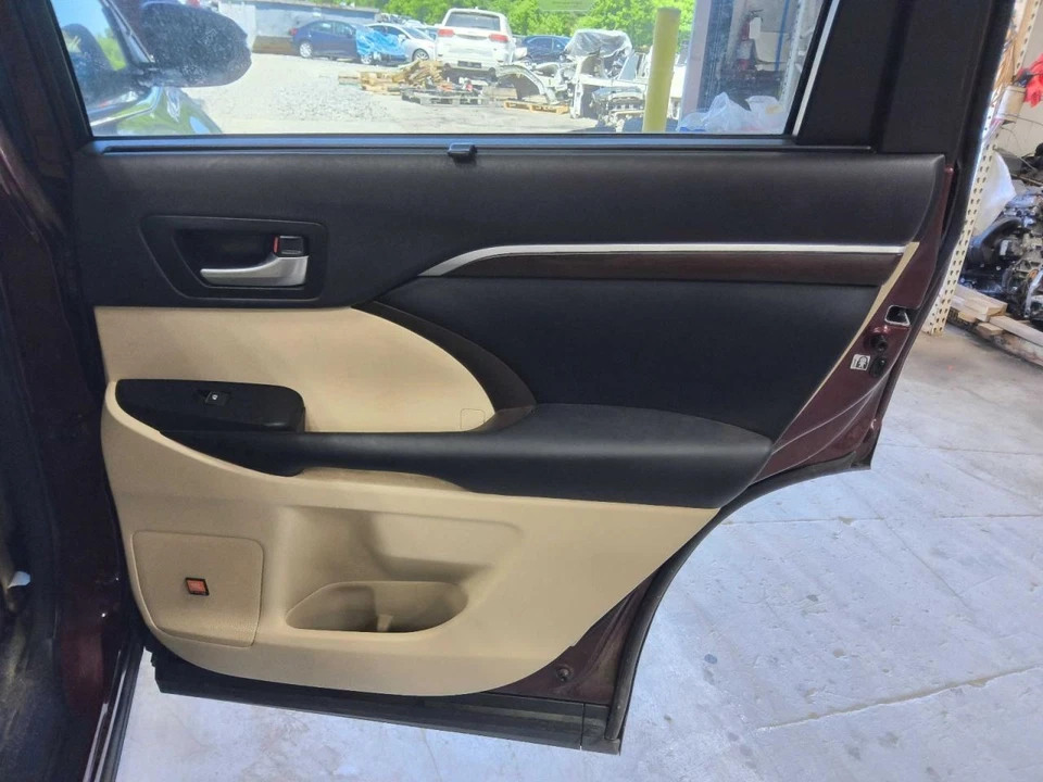Highlander 2015 Door Trim Panel Rear 594856 - Imagem 1 de 1