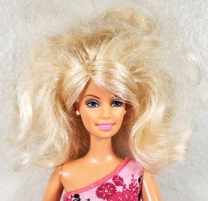 Barbie Mattel 1999 bambola e vestito tacco a spillo scarpe gambe piegate braccia articolate - Foto 1 di 10