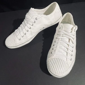 Tretorn Women's Size 7.5 White with Rubber Toe Cap Canvas Sneaker - Picture 1 of 16