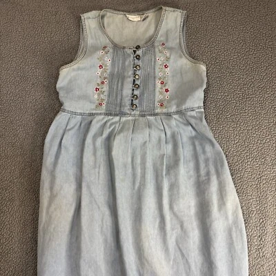 Vestido informal de mezclilla floral bordado con botones sin mangas Corner & Co Foto 1 de 4