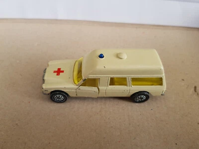 siku 1613 Binz Europ 1200 Krankenwagen hellelfenbein, Trage fehlt - Bild 1 von 4