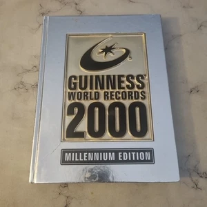 Libro de datos de referencia de tapa dura Guinness World Records 2000 edición del milenio - Imagen 1 de 11