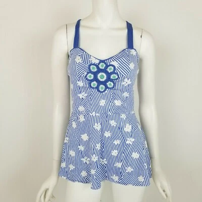 Camiseta sin mangas Little Yellow Botón Anthro Talla Pequeña Azul Rayas Floral Crochet  Foto 1 de 4