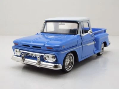GMC C1000 Pick Up Get Low 1966 Blu Bianco Modellino 1:24 MotorMax - Immagine 1 di 4