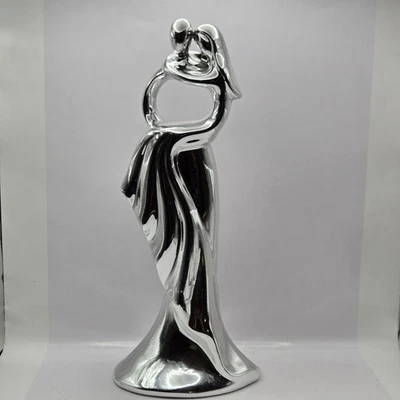 Art Deco Plata Brillante Cerámica Hombre Sosteniendo Mujer Escultura Amor Eterno 12"H Foto 1 de 4