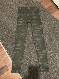 Spanx Look At Me Now High Waisted Seamless Legging Size Small Camo - Picture 1 of 2