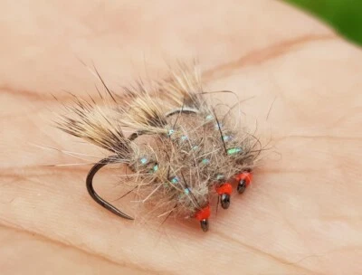 WET YOUR FLY 3 x Hasenohren Fliegen mit Holo Rib, Gr. 14 Widerhakenlose Haken