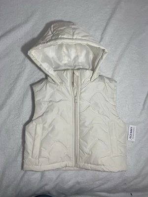 Chaleco acolchado con capucha blanco M (8) resistente al agua Old Navy para niñas nuevo con etiquetas Foto 1 de 4