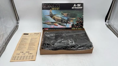  MNG5454 Monogram A-1H Skyrider "NAM: Tour of Duty" 1/48 - Immagine 1 di 3