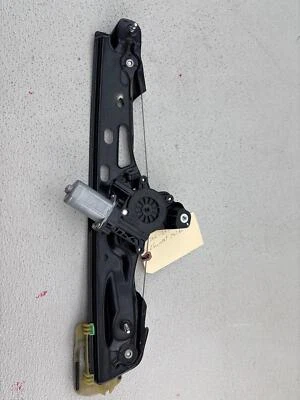 Регулятор заднего стекла правосторонний для Chevrolet Malibu 2016-2021 годов выпуска - Изображение 1 из 4