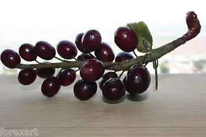 Sculture frutta pietra lucida pietra rossa grappolo uva con foglie di giadeite - Foto 1 di 12