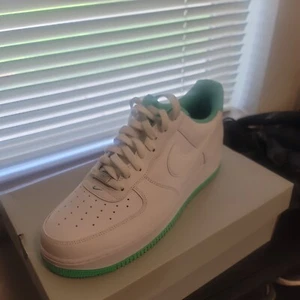 Size 12 - Nike Air Force 1 '07 White Light Menta - Picture 1 of 4