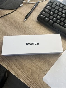 Apple Watch SE 2nd Gen 44mm GPS Midnight w/ M/L Midnight Sport Band MXEK3LL/A - Photo 1 sur 4