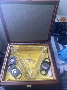Montecristo Heavy Glass Cigar Ashtray in Wooden Case - Picture 1 of 9
