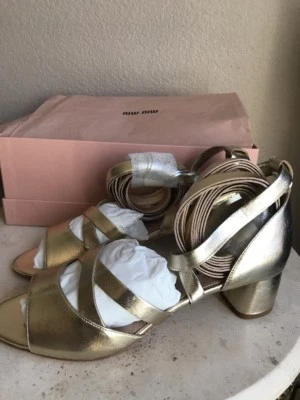 Sandalias Miu Miu con cordones de cuero dorado gladiador talla 38,5 $695 nuevas en caja Foto 1 de 4