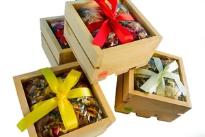 Set of 4 Thai Potpourri Packets with Handmade Crates Imported from Thailand - Picture 1 of 4