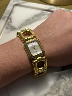 Vintage ‘Oscar De La Renta‘ Bracelet Watch Women Gold Tone Chain Link Works! - Image 1 of 4