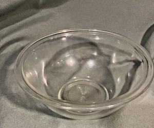Vintage Pyrex #323 Mixing Bowl – 1.5L/Q Clear Glass – USA – 8.5" Diameter - Picture 1 of 3